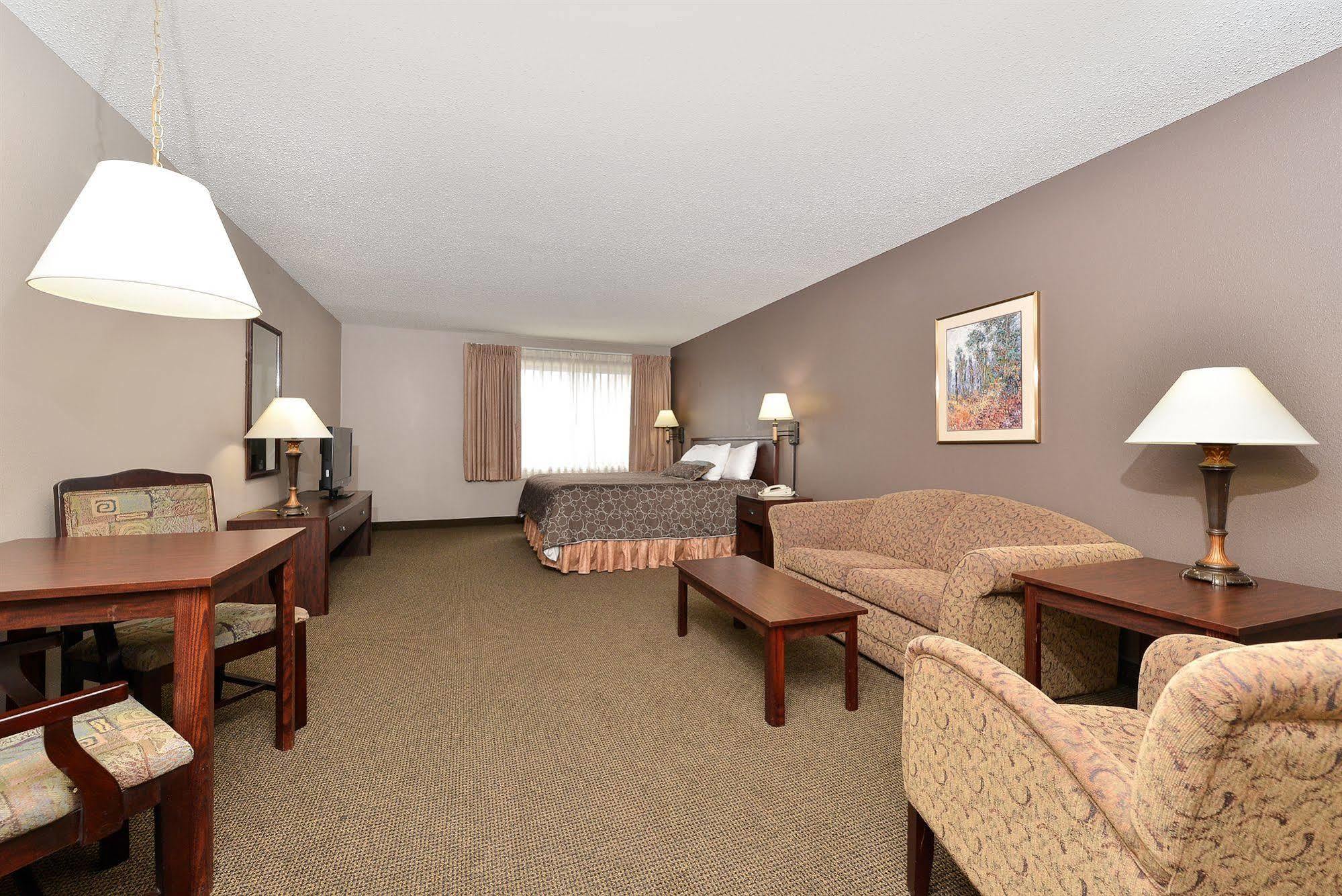 Kelly Inn 13Th Avenue Фарго Экстерьер фото